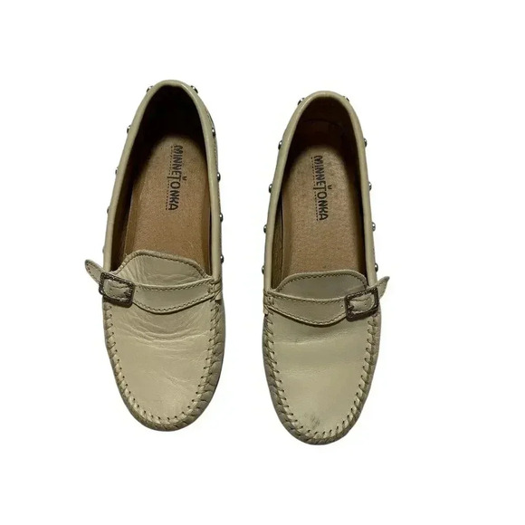 Minnetonka Moccasins Women's Size 6 1/2 Beige Leather Hard Sole Studs Buckle Up - Picture 4 of 8